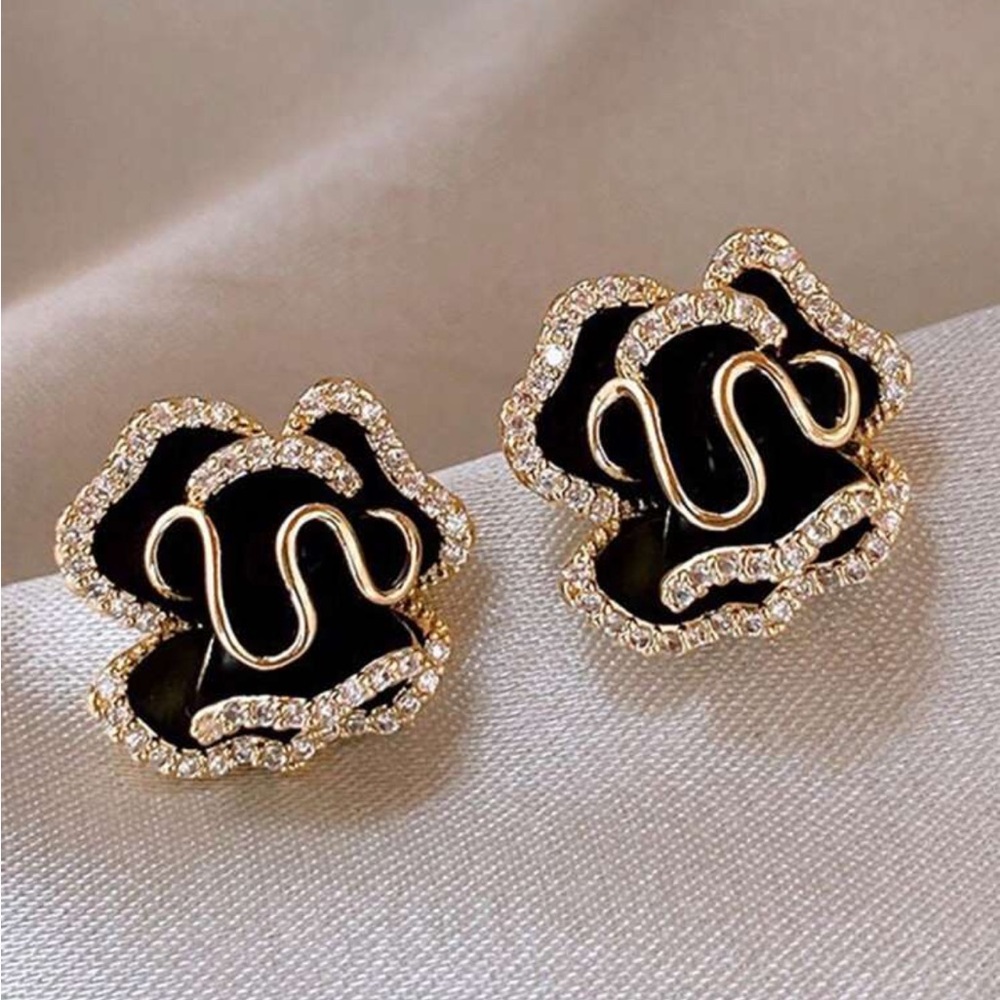 BRAND NEW🖤Vintage French Design Luxurious Rhinestone Floral Stud Earrings